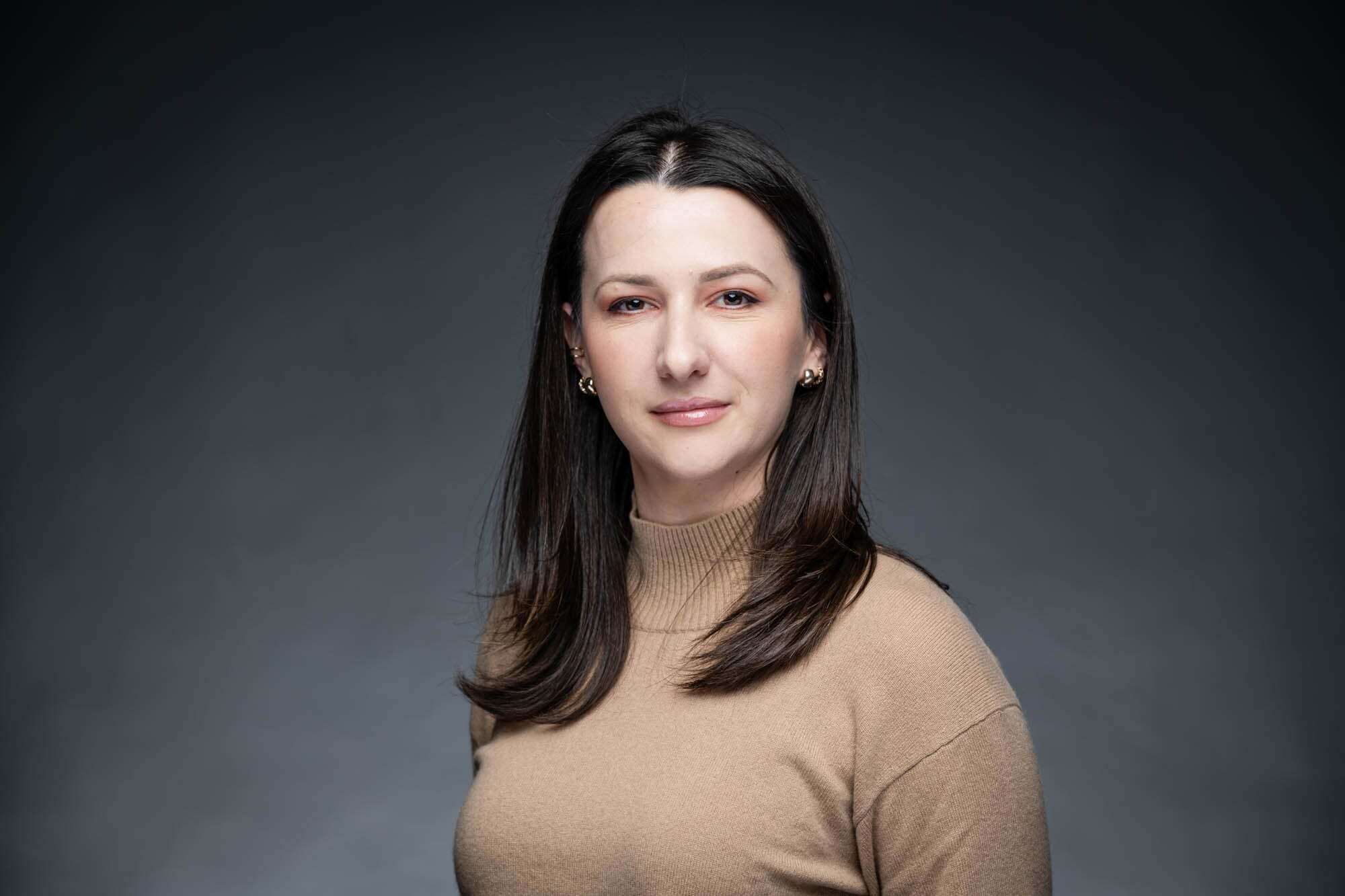 GeaCongress Headshots-16 Woman in beige sweater portrait