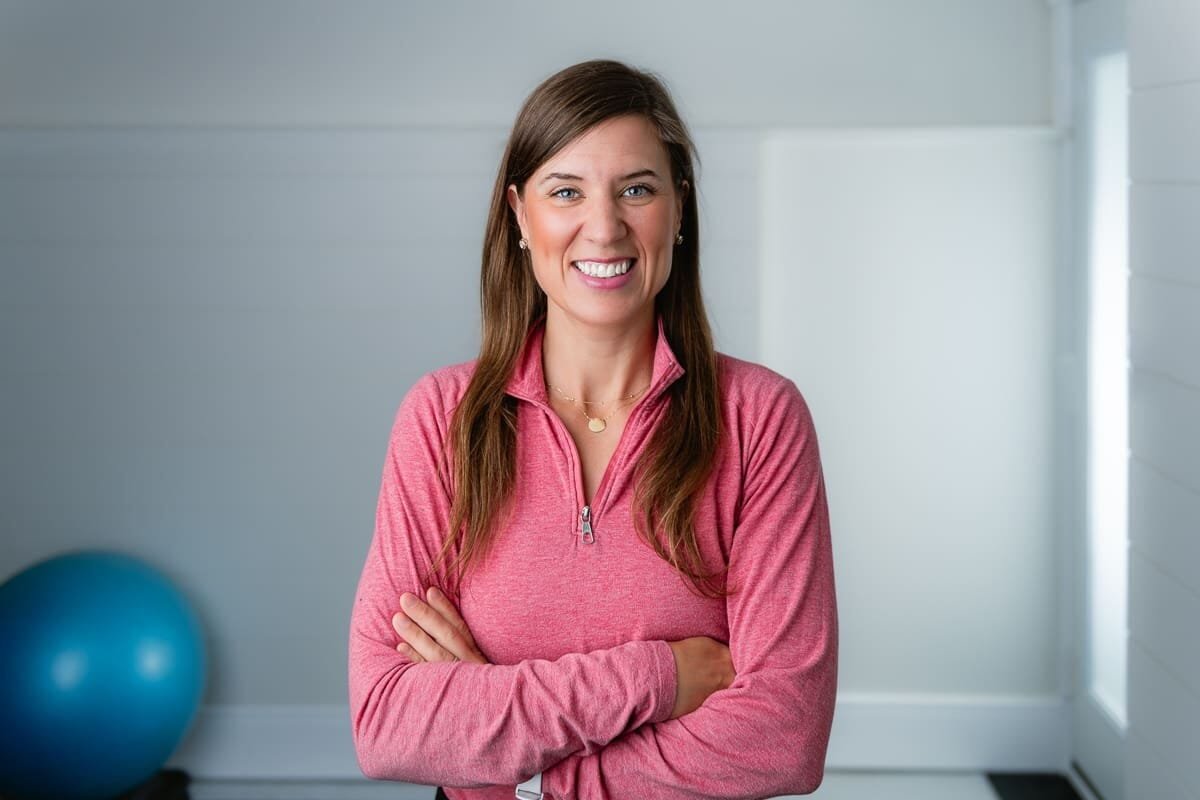 personal brand-10 Smiling woman in pink shirt