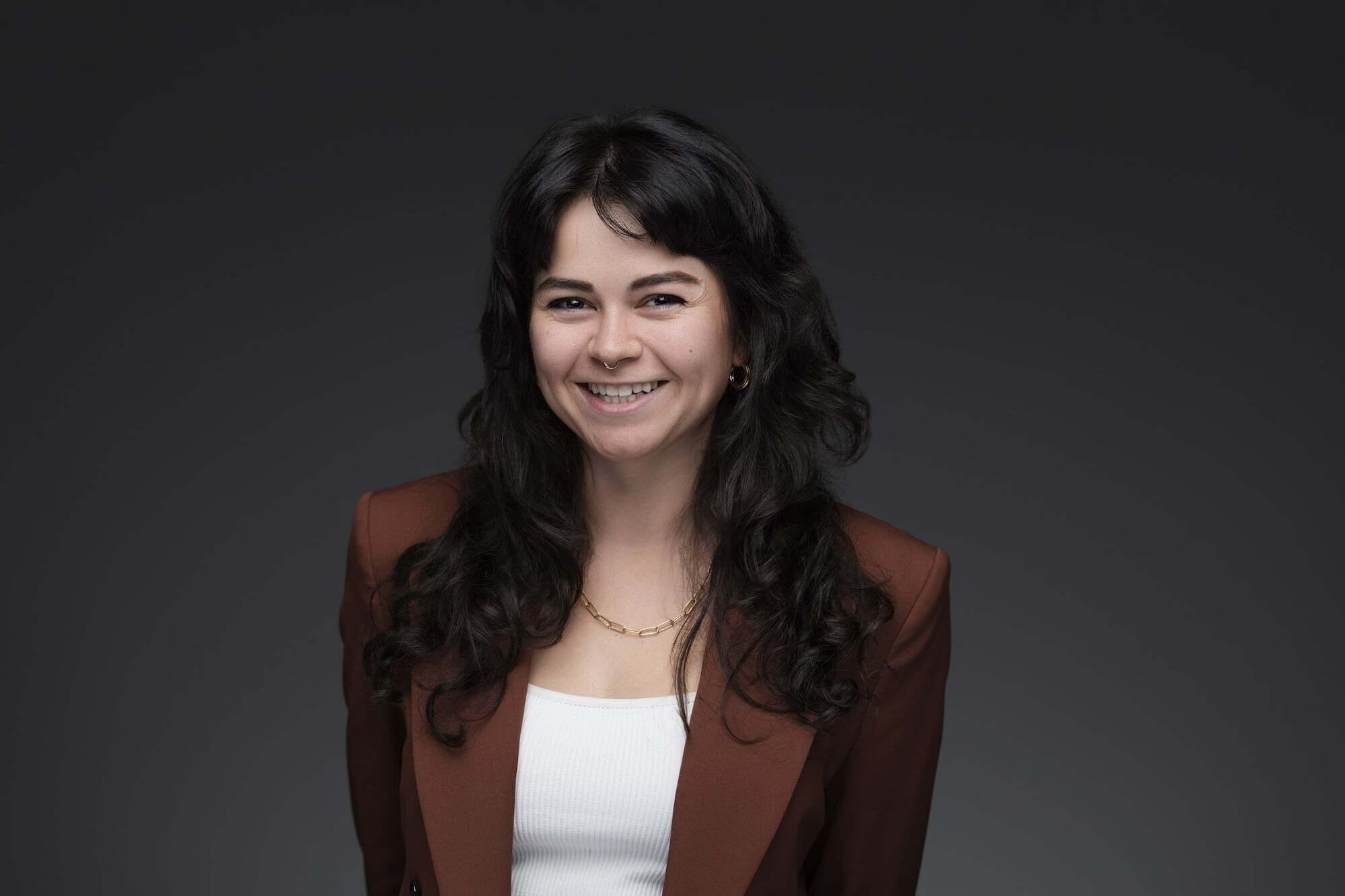 Glanzmann_Steph_507-0651--retouched Smiling woman in brown blazer