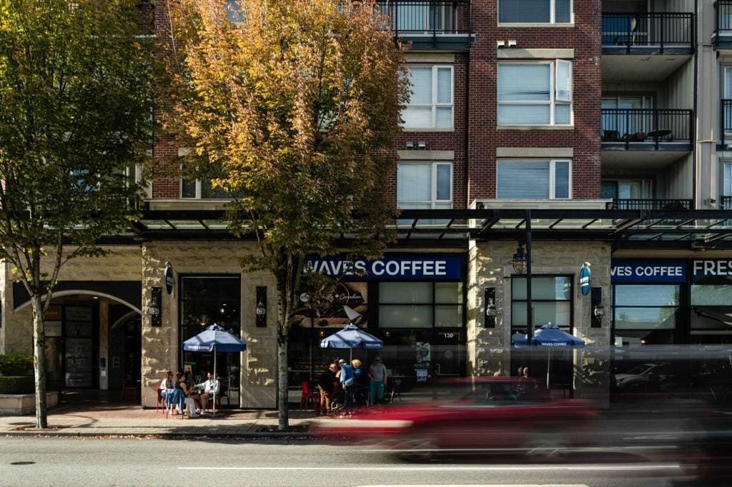 Jolt Charging-1 Poco Street view of Waves Coffee shop